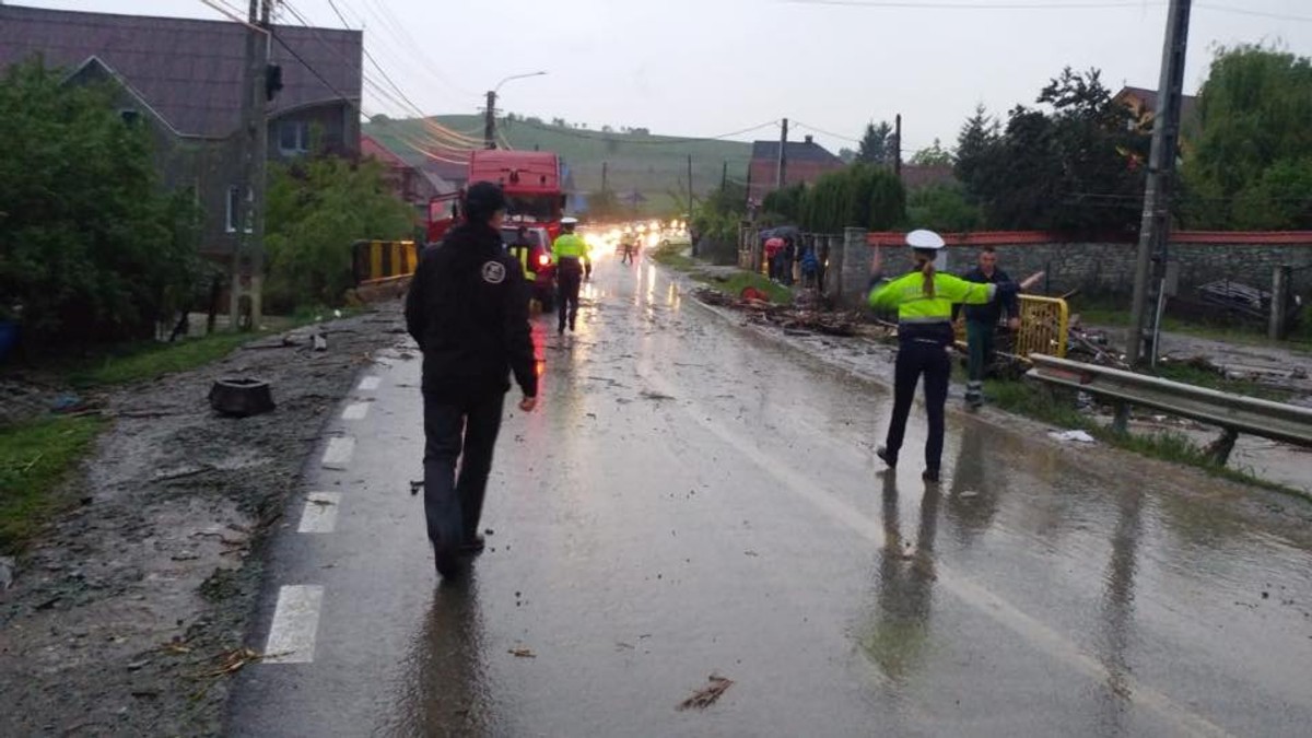 Populaţia din şapte comune ale judeţului Bistriţa-Năsăud, avertizată prin Ro-Alert despre un nou cod roşu de inundaţii