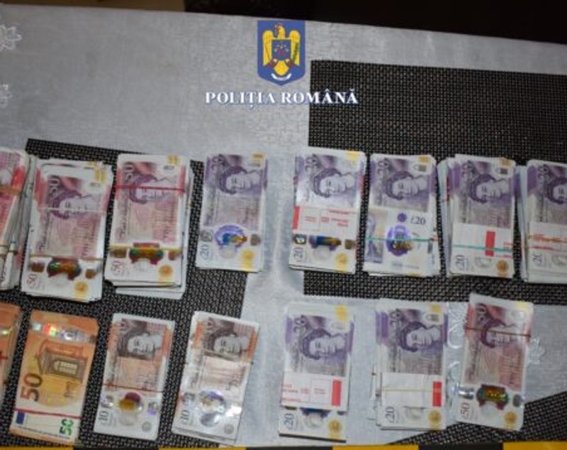 Patru bărbaţi din Olt sunt cercetaţi după ce au organizat şi au participat la curse ilegale de cai pe un drum comunal
