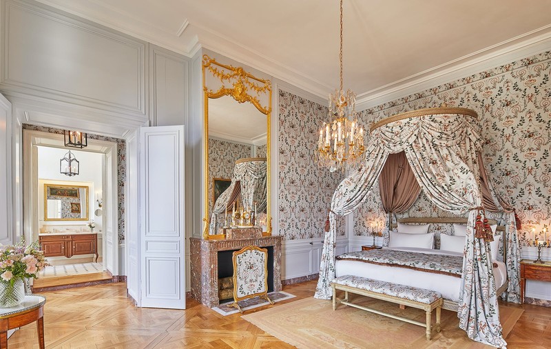 Hotelul de lux în care simți că stai chiar în Palatul Versailles. Cât costă o noapte de cazare