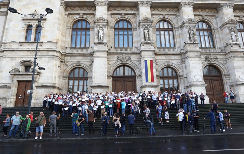 FOTO| Protestul magistraților din toată țara în fața Curții de Apel București: justiţia română este sub asalt în momentul de faţă
