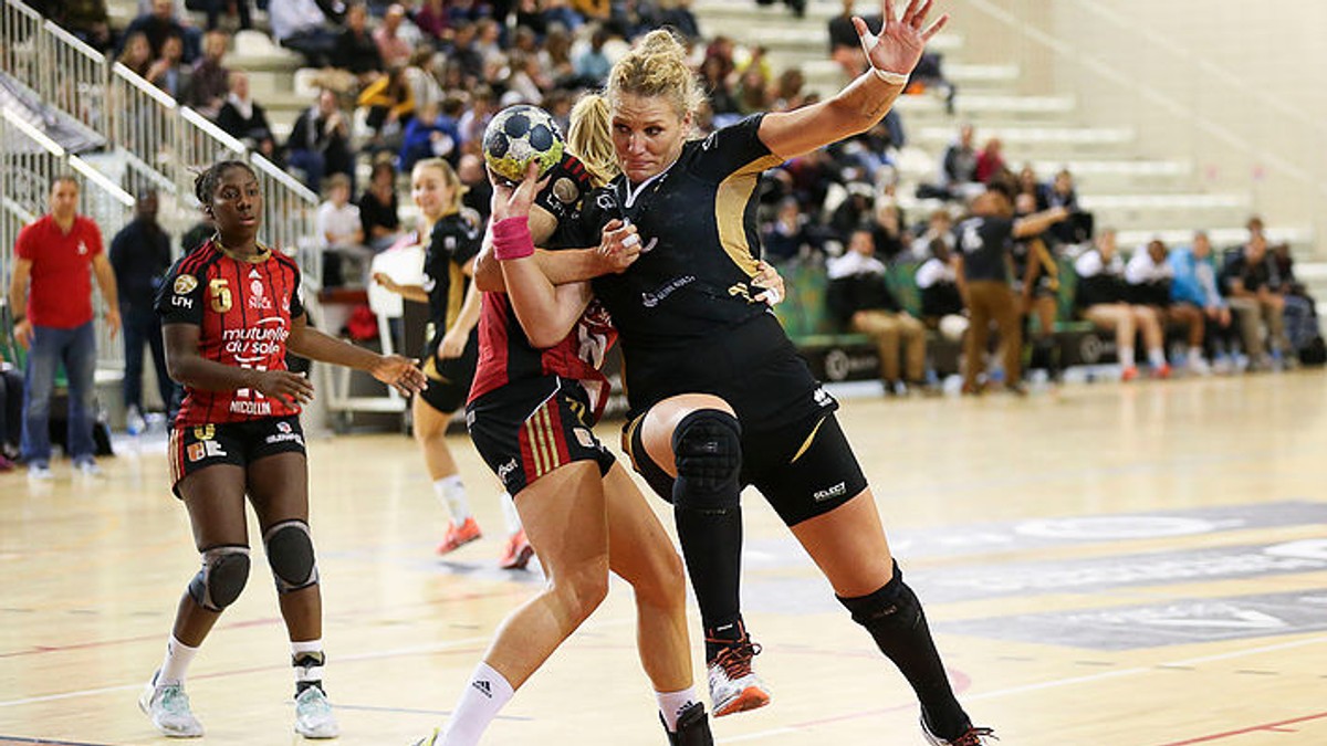 Crina Pintea, cel mai bun pivot din campionatul francez de handbal