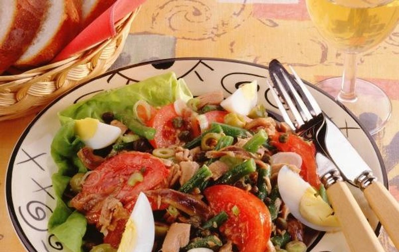 SALATĂ CU TON  