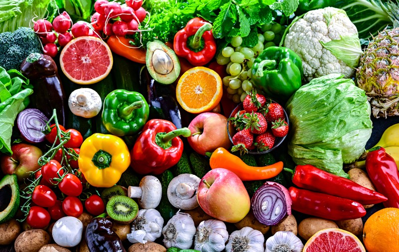 Care sunt cele 12 fructe și legume cele mai contaminate cu pesticide