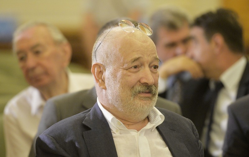 Politologul Stelian Tănase, interviu despre plagiatul premierului Ciucă: „Dacă nu a avut onoare când a copiat, cum să aibă onoare să demisioneze?”