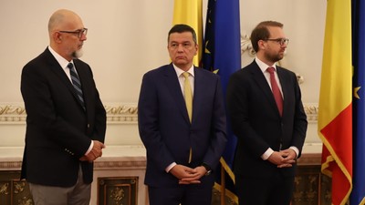 Kelemen Hunor cu Sorin Grindeanu și Dominic Fritz FOTO Dumitru Angelescu