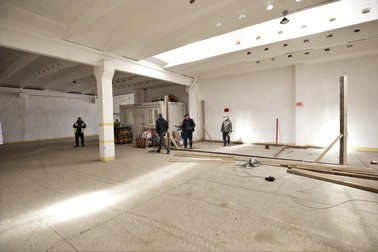 Un om de afaceri din Siret a pus la dispoziția voluntarilor un depozit pentru strângerea și distribuirea ajutoarelor umanitare | Foto: Dumitru Angelescu