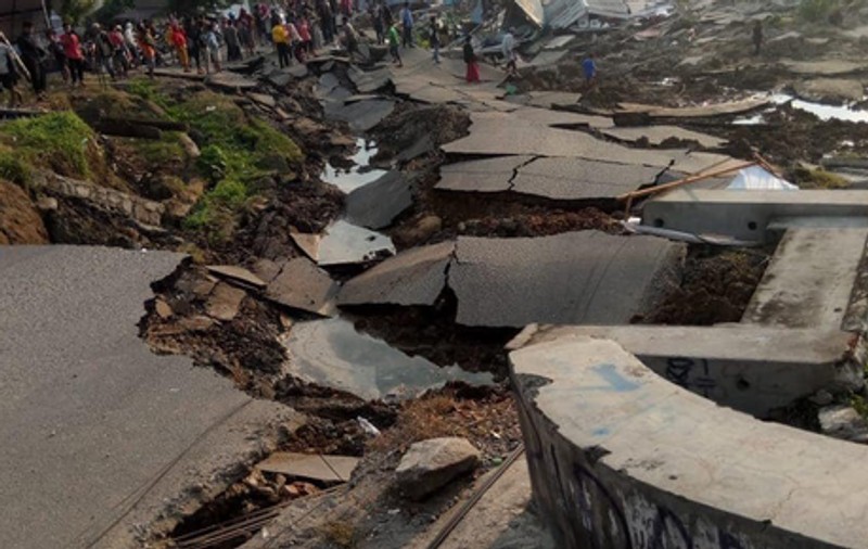 UPDATE | Bilanţul seismului din Indonezia a crescut la 30 de morţi. Aproape 160 de persoane au fost rănite