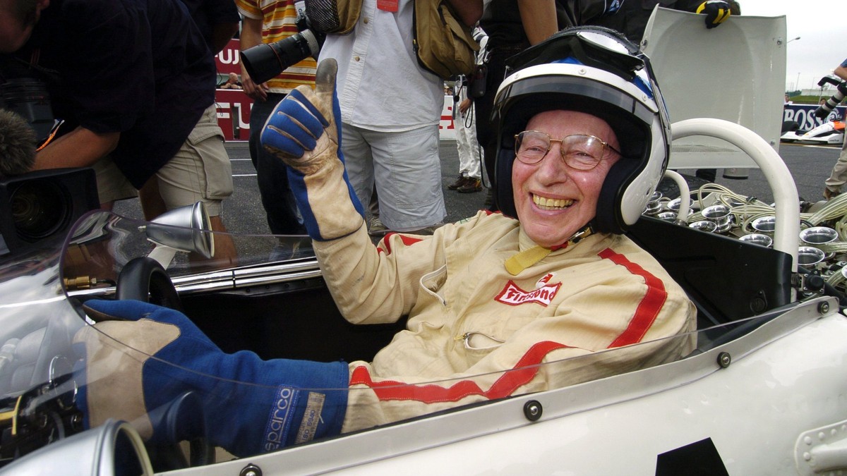 A murit pilotul John Surtees. Acesta a încetat din viață vineri, la vârsta de 83 de ani.
