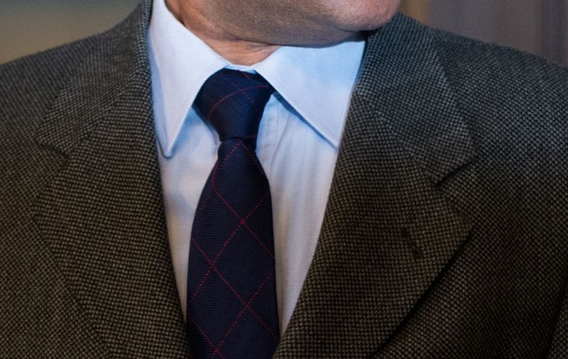 SCANDALOS! UN POLITCIAN este INCULPAT pentru PORNOGRAFIE INFANTILĂ
