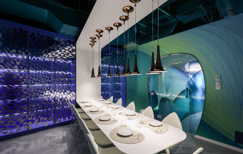 Restaurantul Raionul de Pește din Floreasca se redeschide cu un nou concept de design interior semnat de Karim Rashid