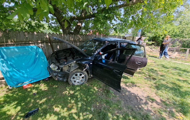 O fetiţă de 11 ani a murit, iar alta e în stare gravă la spital, după ce au fost lovite de o maşină când se jucau, în Iași