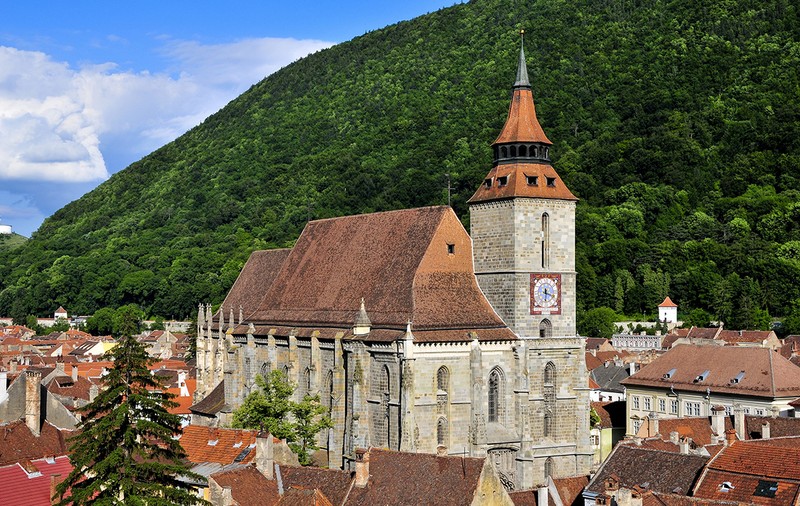 Biserica Neagră, primul lăcaș de cult unde se vor face vaccinări anti-COVID. Un centru mobil va fi deschis acolo, luni