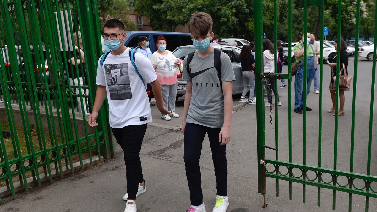 Elevii vor protesta cu "porci zburători" în fața Ministerului Educației