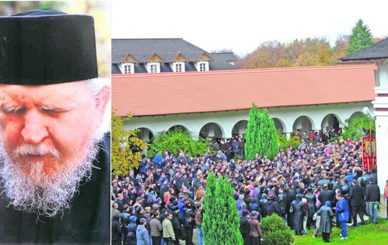 Mii de oameni l-au plâns pe părintele Teofil