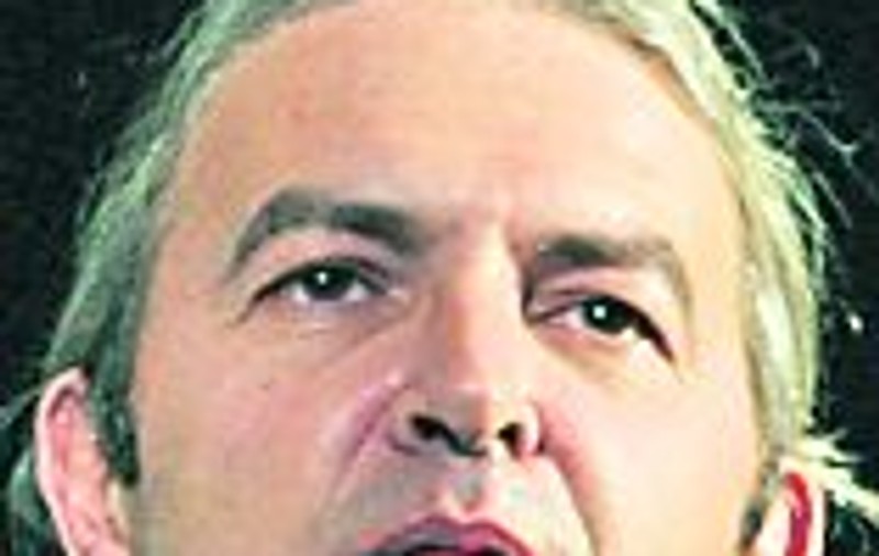 Ducu Bertzi şi-a stricat chitara preferată