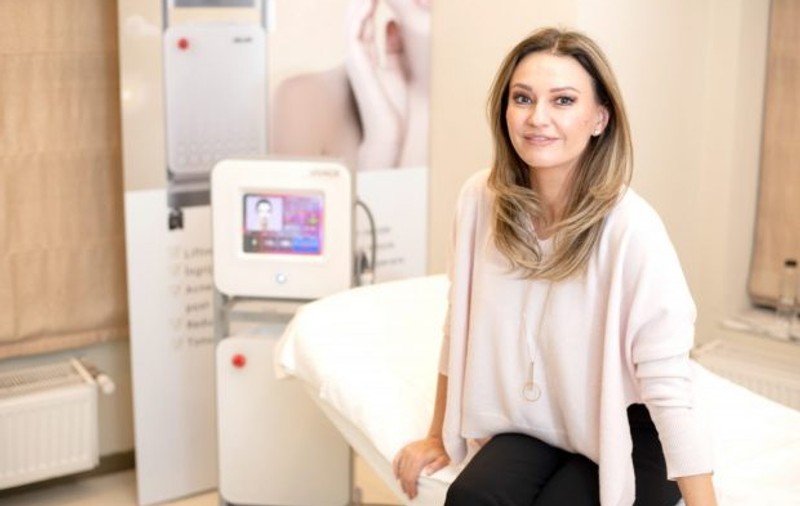 Mamă singură și sexy: Dana Războiu face sport și yoga ca să-și mențină silueta. Vedeta tocmai s-a despărțit de soț
