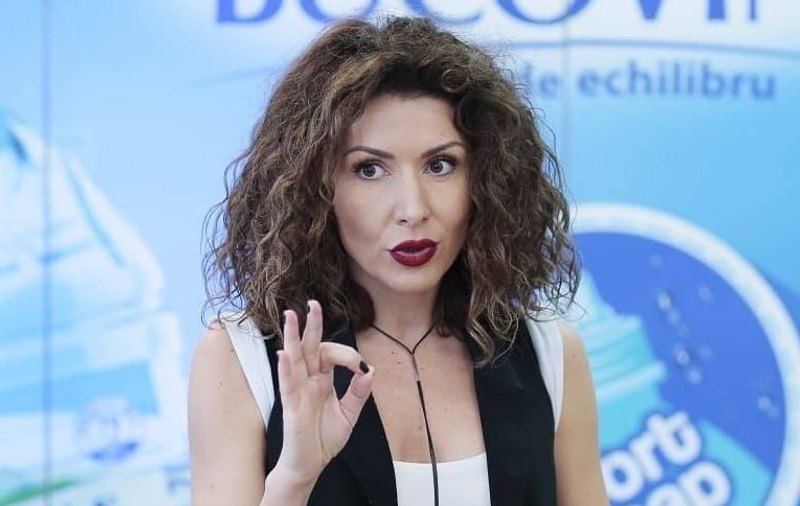 Carmen Brumă, comentată de Iulia Albu. "Dacă Moș Crăciun ar face casting pentru o nouă nevastă, s-ar califica desigur"