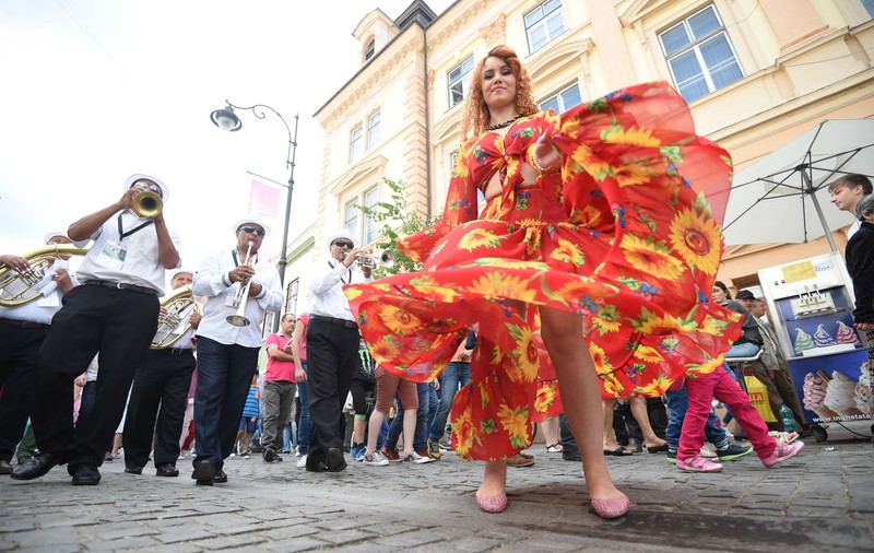 Un festival din România salvează japonezii de la sinucidere! 