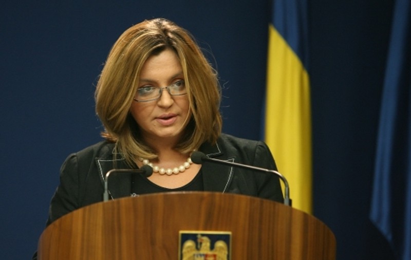 Camelia Spătaru, fosta știristă de la Pro tv, s-a căsătorit la aproape 50 de ani. Incredibil cum aratătat rochia de mireasă