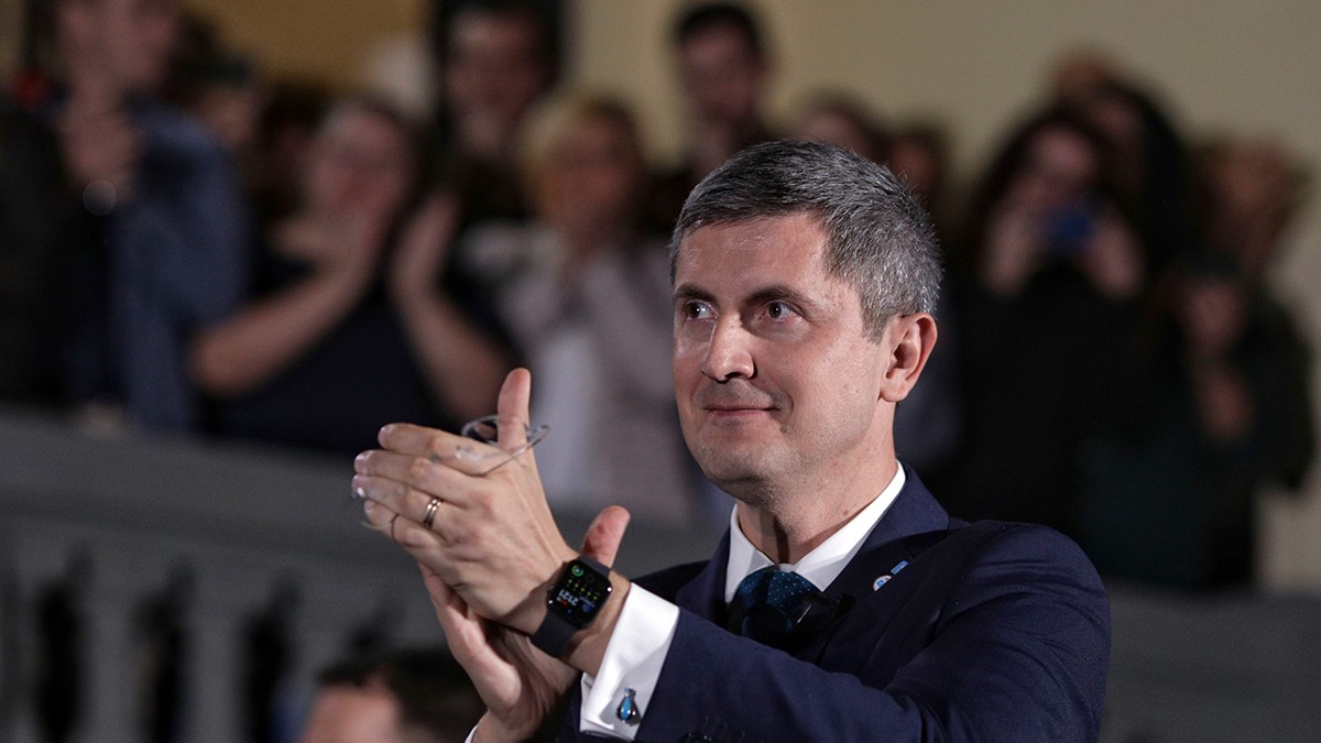 Dan Barna, liderul USR și candidat în primul tur, l-a felicitat pe Klaus Iohannis pentru victoria obținută în al doilea tur al alegerilor prezidențiale în fața Vioricăi Dăncilă.