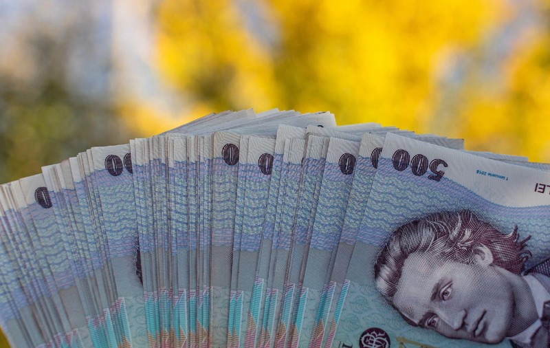 Statul român s-a împrumutat cu 2,187 de miliarde de lei de la bănci, joi. Suma totală de împrumuturi planificate de Ministerul Finanţelor pentru iunie