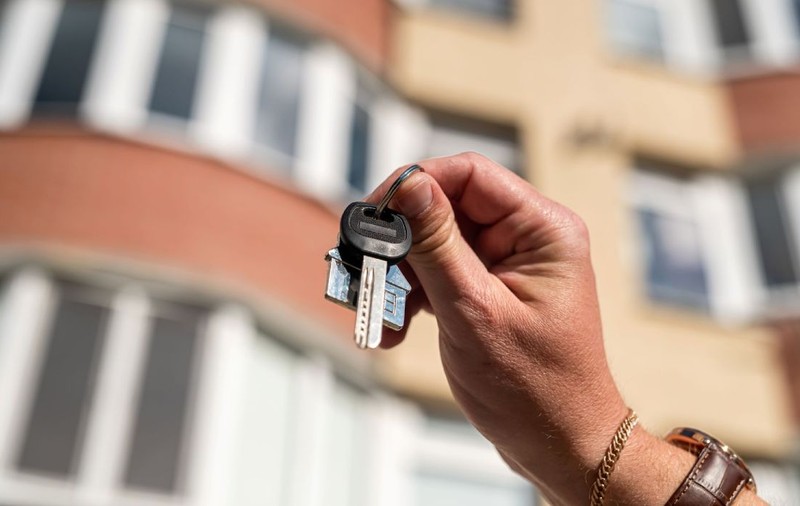 Cum poate fi făcută piața imobiliară mai accesibilă. Soluțiile care ar elimina automat prețurile mari și propunerile fanteziste