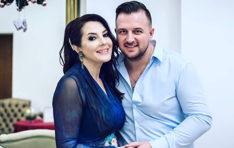 După 20 de ani de cântat, Angela Rusu se face antreprenoare.  Își face salon de evenimente într-o fostă fabrică din Gherla