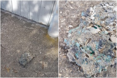 Deșeuri de plastic arse găsite de Mihai Mihăilă în fața porții