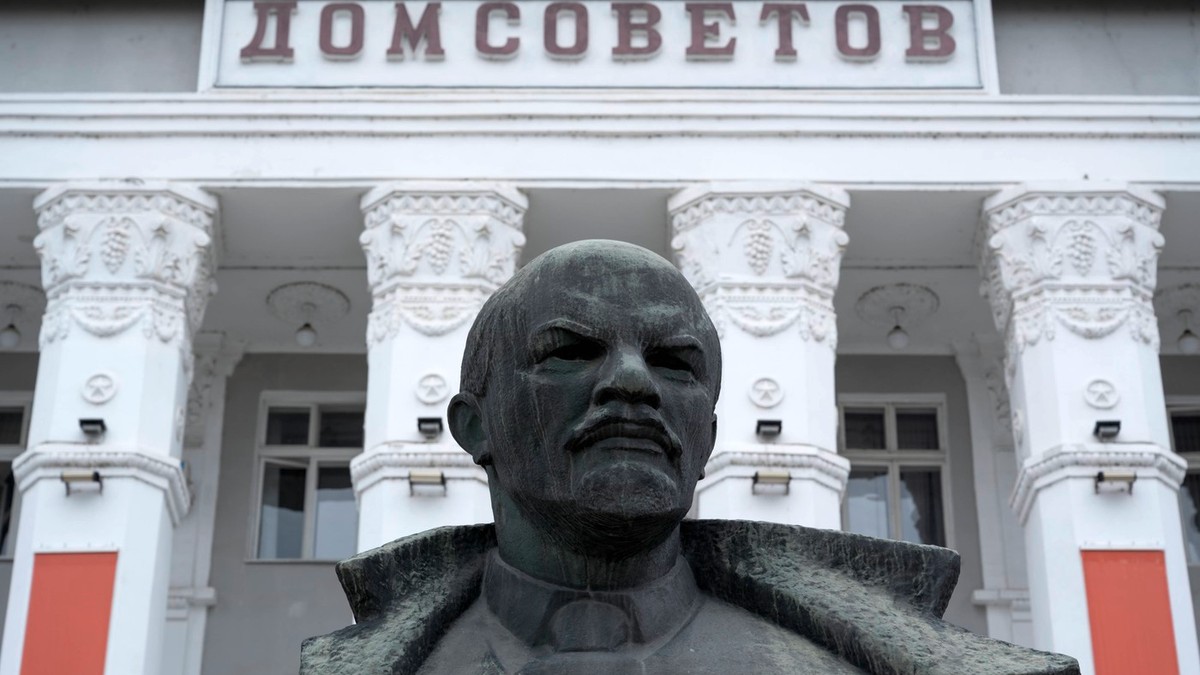 Statuia lui Lenin, în fața unei clădiri publice din Tiraspol Foto: Profimedia