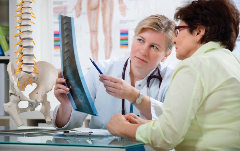 În România, una din trei femei, de peste 55 de ani, suferă de osteoporoză