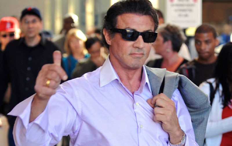 Sylvester Stallone se apără cu radiografiile