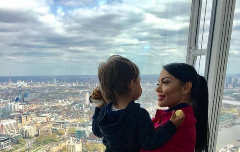Andreea Mantea și fiul ei au plecat din București. Fanii au fost surprinși de anunțul făcut de vedetă