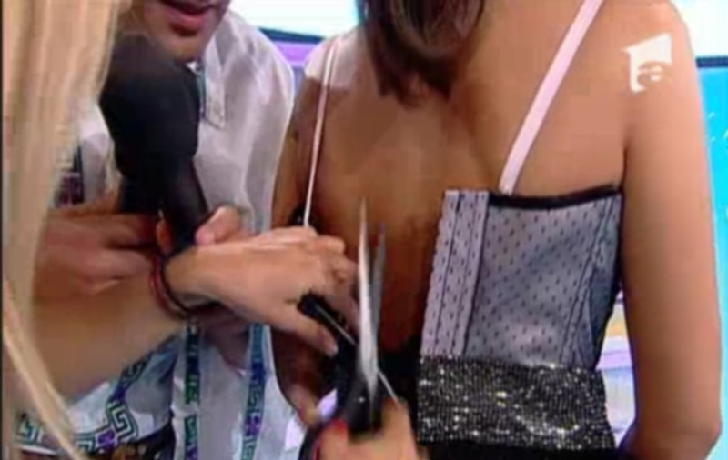 Iuliana Luciu, DEZBRĂCATĂ ÎN DIRECT! | FOTO