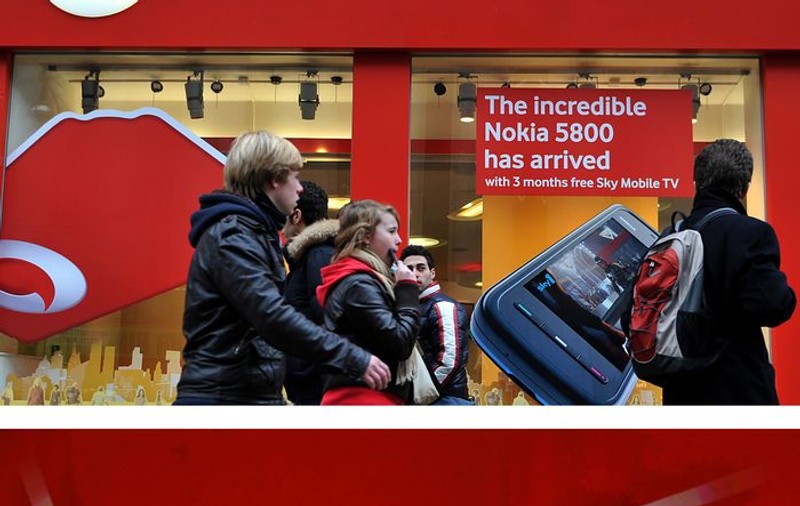 Vodafone, implicată în tranzacţia anului care a valorat 130 de MILIARDE de dolari