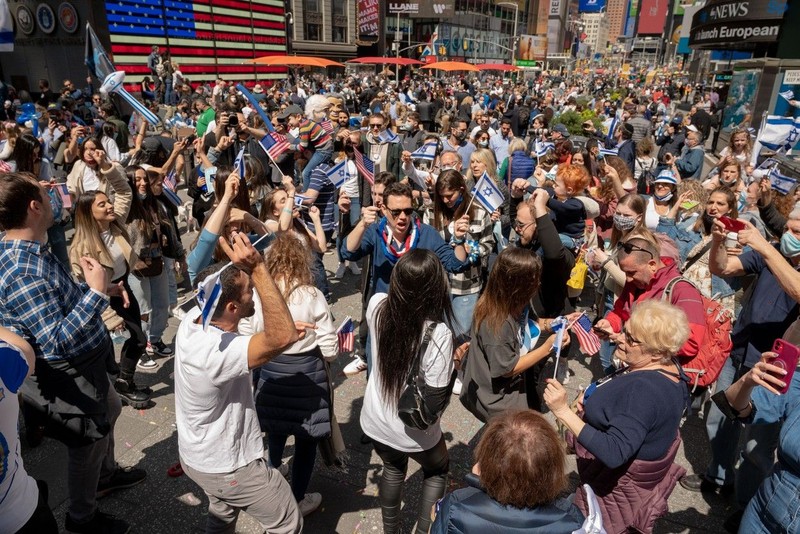 Un eveniment organizat de ziua națională a Israelului are loc la New York, unde restricțiile au fost în mare parte ridicate, pe fondul campaniei rapide de vaccinare FOTO: Profimedia