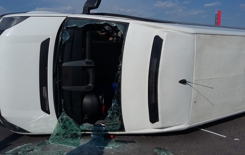 Plan roșu activat la Galați în urma unui grav accident rutier. 18 persoane au fost rănite / FOTO
