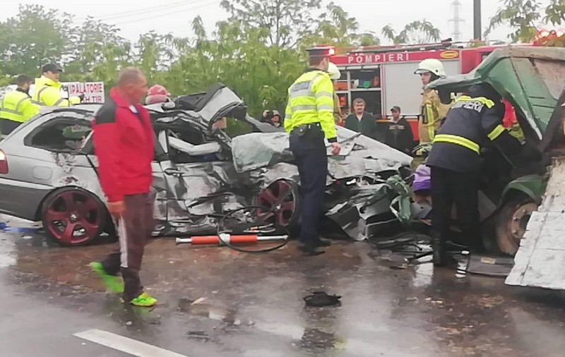 Un teribil accident cu cinci victime a avut loc pe DN 1. Un bărbat a murit. Două dintre victime sunt minori
