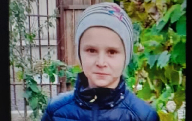 Copilul de 9 ani din Botoșani, dat dispărut după ce a plecat la şcoală, a fost găsit într-o scară de bloc