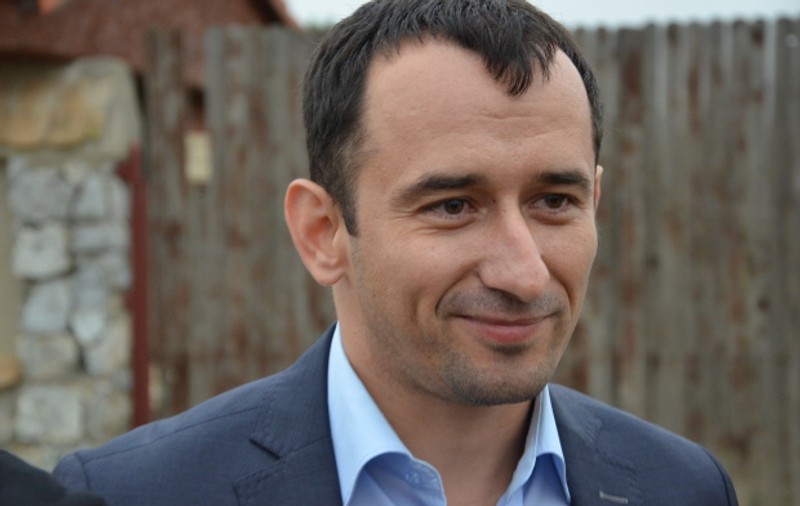 Un primar îi ceartă pe localnici pe Facebook. Sunt vizați „țăranii” sau „nesimțiții” care nu respectă curățenia