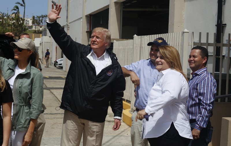 Donald Trump, în Puerto Rico devastat de uragan: "Uitaţi-vă la o catastrofă adevărată precum Katrina!" Liderul SUA le-a aruncat hârtie igienică sinistraților