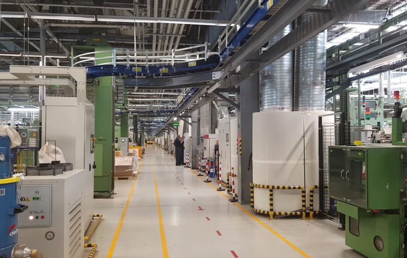 VIDEO | Cum arată cea mai mare fabrică de ţigări electronice din Europa