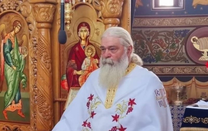 Nouă înregistrare cu preotul Calistrat Chifan, când le jignește și le amenință pe cele două enoriașe pe care le-a lovit în curtea bisericii: „Îți bușesc două capace”