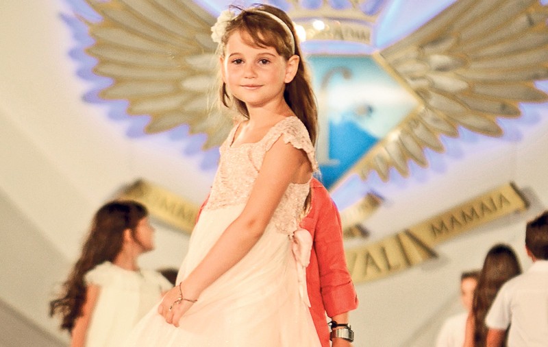 Mare prietenie între fata şi noua iubită a lui Iri! Fiica lui Columbeanu şi Alexandra au defilat pe acelaşi podium de modă