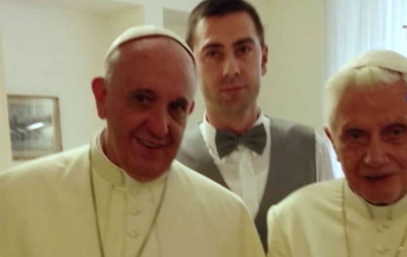 Un român îi servește de șase ani mesele Papei Francisc: „Din primele zile îmi ştia numele”