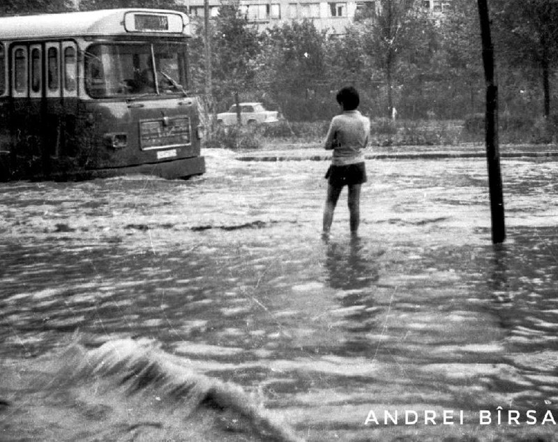 Cod roșu de ploi torențiale în București. Cum arăta zona Dristor în timpul inundațiilor din vara lui 1981
