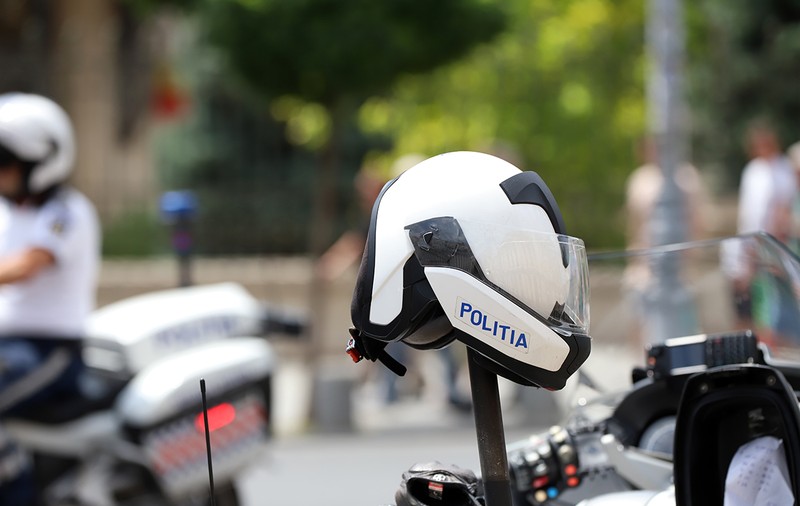 O femeie a mușcat un copil de şase ani pe o plajă din Năvodari, deranjată că a stropit-o cu apă în timp ce făcea poze