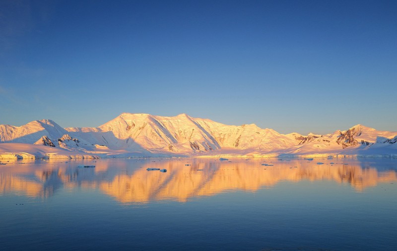 Cercetătorii dezvăluie o structură gigantică ascunsă sub Antarctica de 160 de milioane de ani