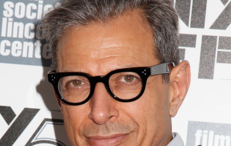 JEFF GOLDBLUM se pregăteşte de ÎNSURĂTOARE la 61 de ani! Are logodnică cu 30 de ANI MAI TÂNĂRĂ!