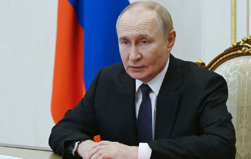 Rusia, supărată de „insultele vulgare” folosite de Emmanuel Macron la adresa lui Vladimir Putin: „A depășit limita”