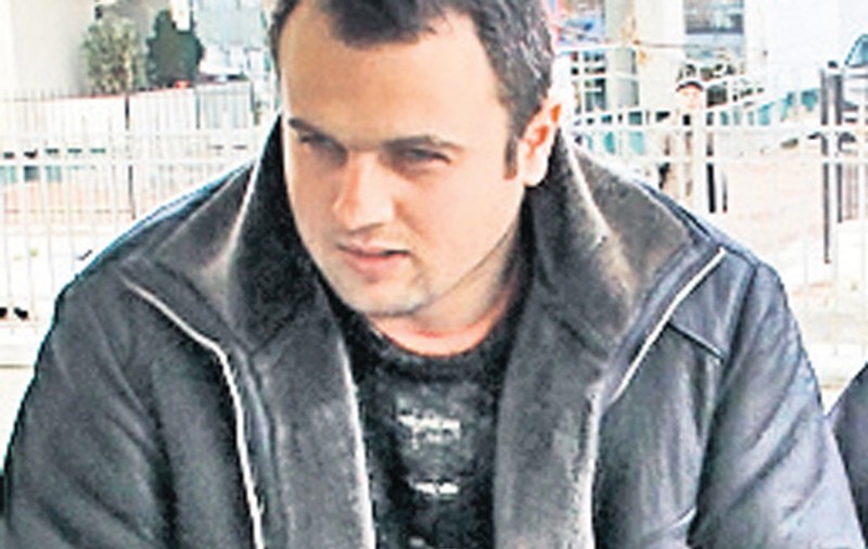 Poliţistul care a omorât un hoţ de ciocolată, reţinut